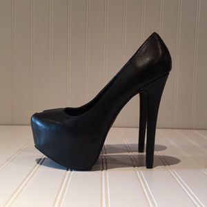 Steve Madden Black Leather Pumps sz 37.5